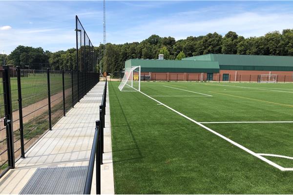 Aménagement terrain synthétique pour le football et le korfball - Sportinfrabouw NV